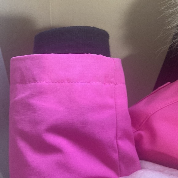 Women’s medium summit pink Montebello Parka - in excellent condition asking $750 - Picture 8 of 8